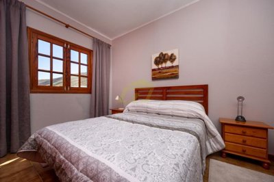 4 bedroom rural property with annex, garage, and 7,987 m² of land in a peaceful setting