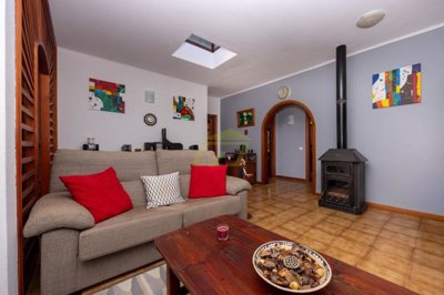 4 bedroom rural property with annex, garage, and 7,987 m² of land in a peaceful setting