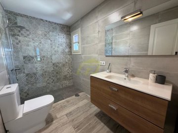 Fantastic 3 bedroom villa with mountain views in Playa Blanca