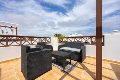 3 bedroom 3 bathroom villa with private pool and close to the beach.