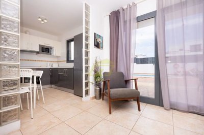 3 bedroom 3 bathroom villa with private pool and close to the beach.