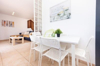 3 bedroom 3 bathroom villa with private pool and close to the beach.