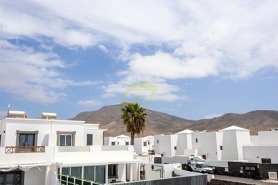 3 bedroom 3 bathroom villa with private pool and close to the beach.