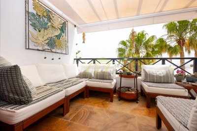 Stunning renovated 2 bedroom apartment with sea views in Puerto del Carmen