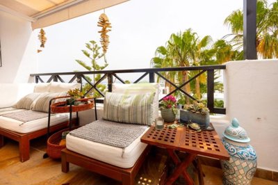 Stunning renovated 2 bedroom apartment with sea views in Puerto del Carmen