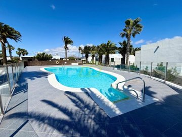 Fantastic 2 bedroom Bungalow moments away from the promenade in Playa Blanca