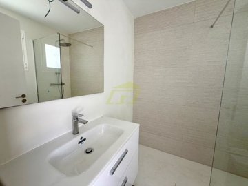 Stunning New Build Villa on a Corner Plot with communal pool in Playa Blanca