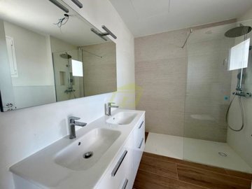 Stunning New Build Villa on a Corner Plot with communal pool in Playa Blanca