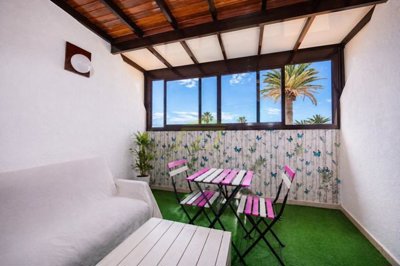 Spacious 1-Bedroom Apartment with Enclosed Terrace in Prime Puerto del Carmen Location
