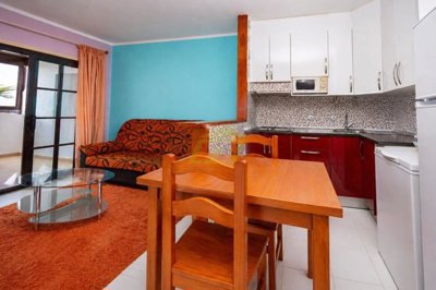 Spacious 1-Bedroom Apartment with Enclosed Terrace in Prime Puerto del Carmen Location