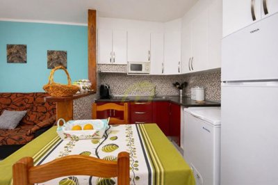 Spacious 1-Bedroom Apartment with Enclosed Terrace in Prime Puerto del Carmen Location