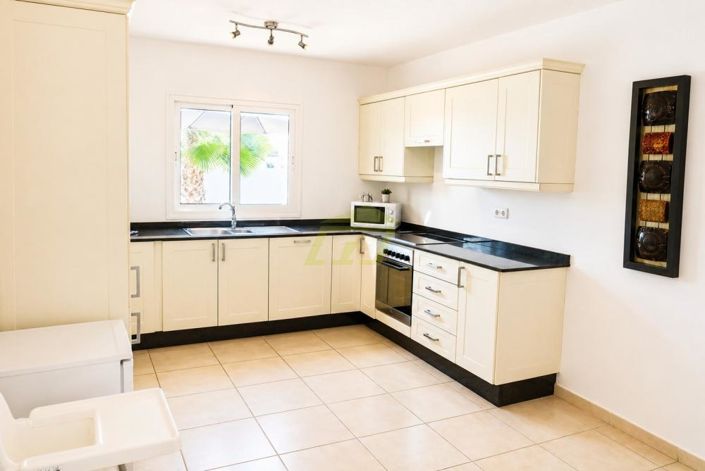 Image No.6-Villa de 4 chambres à vendre à Puerto Calero