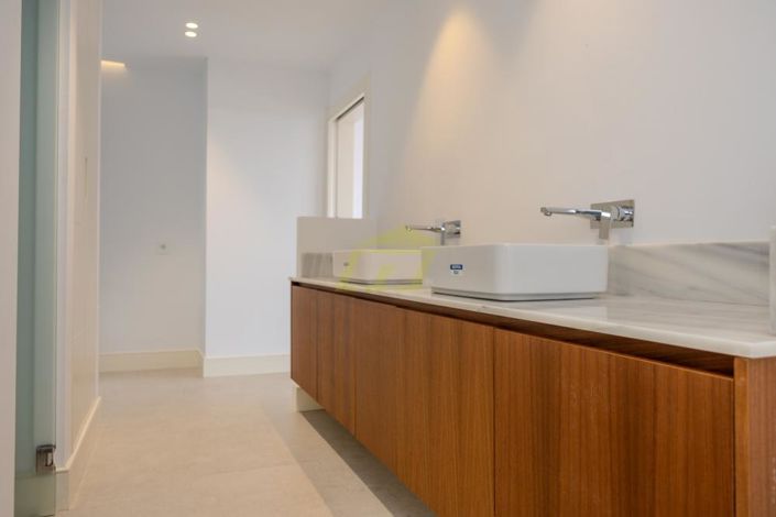 Image No.11-6 Bed Villa for sale