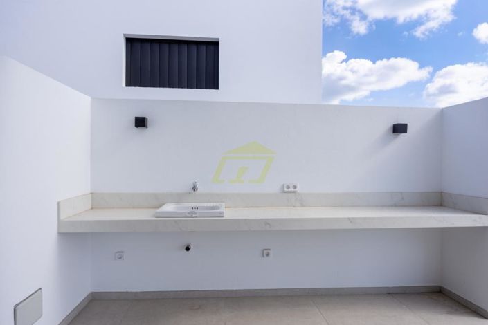 Image No.25-6 Bed Villa for sale
