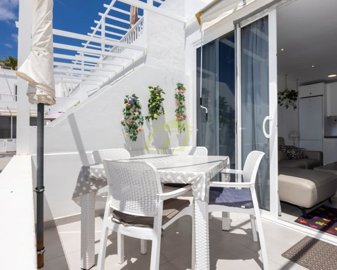 Immaculate apartment overlooking pool in private complex