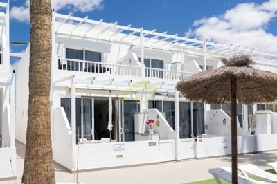 Immaculate apartment overlooking pool in private complex