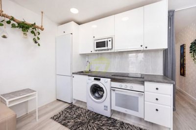 Immaculate apartment overlooking pool in private complex