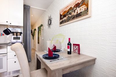 Immaculate apartment overlooking pool in private complex