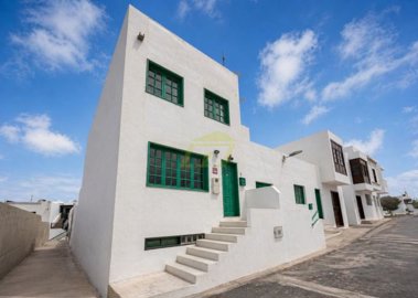 Prime location duplex with rooftop in Playa Blanca for sale