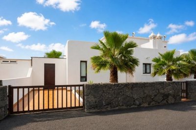 Playa Blanca gated gem with private pool and parking space.