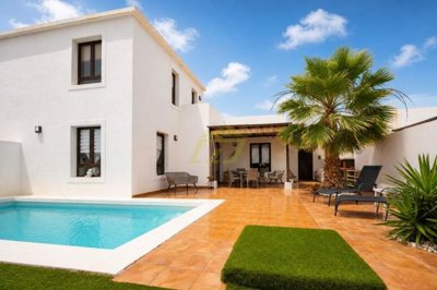 Playa Blanca gated gem with private pool and parking space.