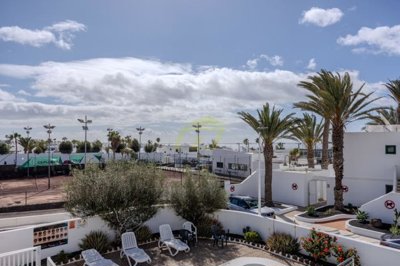 Immaculate 1 bedroom apartment with communal pool