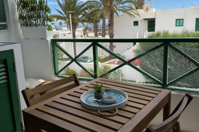 Immaculate 1 bedroom apartment with communal pool