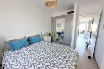 Immaculate 1 bedroom apartment with communal pool