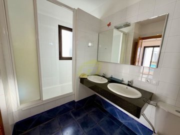 Detached 3-Bedroom villa with private pool and large plot