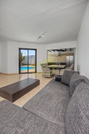 Detached 3-Bedroom villa with private pool and large plot