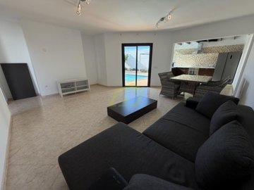 Detached 3-Bedroom villa with private pool and large plot