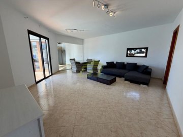 Detached 3-Bedroom villa with private pool and large plot
