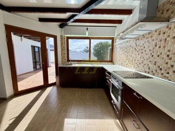 Detached 3-Bedroom villa with private pool and large plot