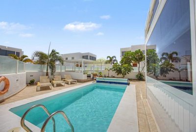Spacious 4-Bedroom Corner Villa within walking distance to Marina Rubicón