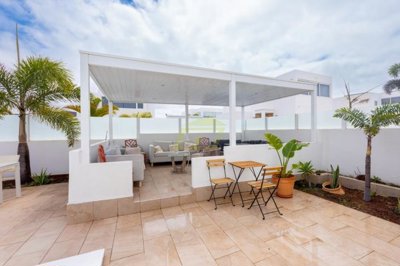 Spacious 4-Bedroom Corner Villa within walking distance to Marina Rubicón