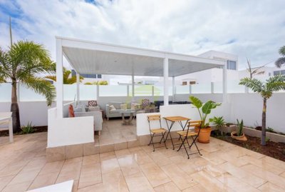 Spacious 4-Bedroom Corner Villa within walking distance to Marina Rubicón