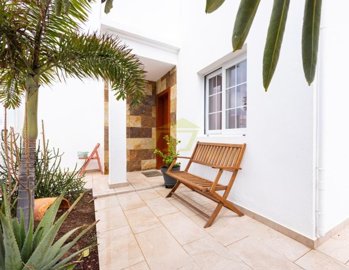 Spacious 4-Bedroom Corner Villa within walking distance to Marina Rubicón