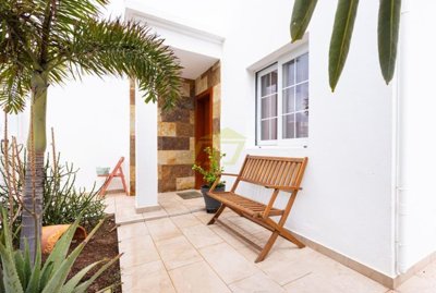 Spacious 4-Bedroom Corner Villa within walking distance to Marina Rubicón
