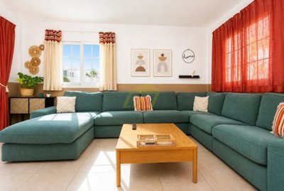 Spacious 4-Bedroom Corner Villa within walking distance to Marina Rubicón