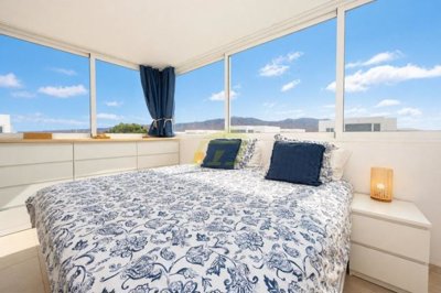 Spacious 4-Bedroom Corner Villa within walking distance to Marina Rubicón