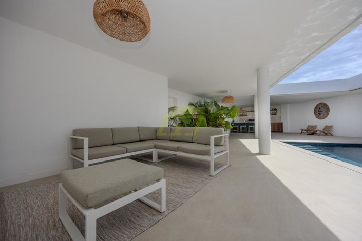 Image No.10-3 Bed Villa for sale