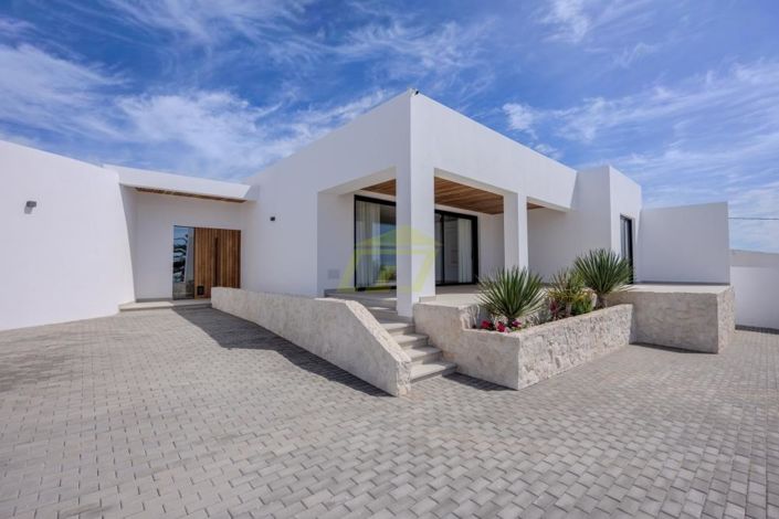 Image No.23-3 Bed Villa for sale