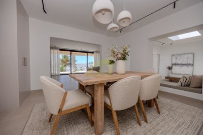 A breathtakingly designed detached property with immaculate features throughout