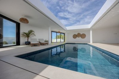A breathtakingly designed detached property with immaculate features throughout