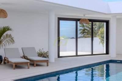 A breathtakingly designed detached property with immaculate features throughout