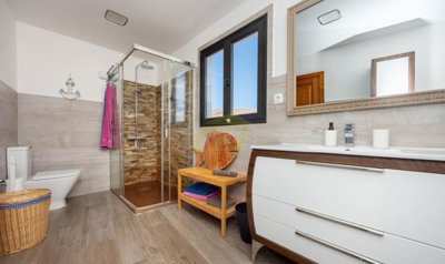 2 bedroom, 2 bathroom rustic finca with amazing views near Arrieta