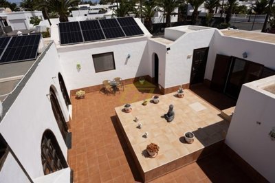 Delightful traditional style villa set on large plot in Playa Blanca