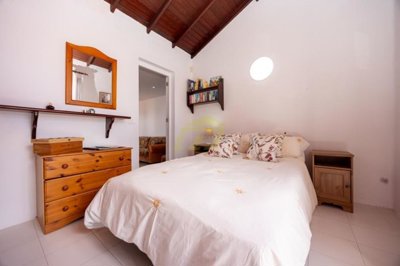 Delightful traditional style villa set on large plot in Playa Blanca
