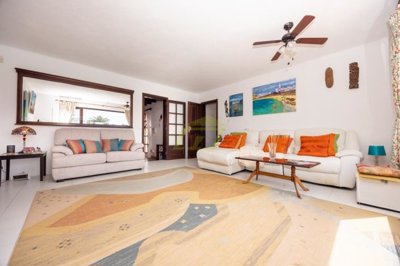 Delightful traditional style villa set on large plot in Playa Blanca