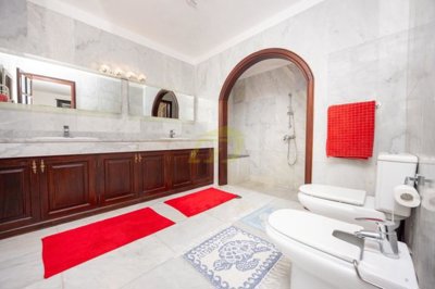 Delightful traditional style villa set on large plot in Playa Blanca